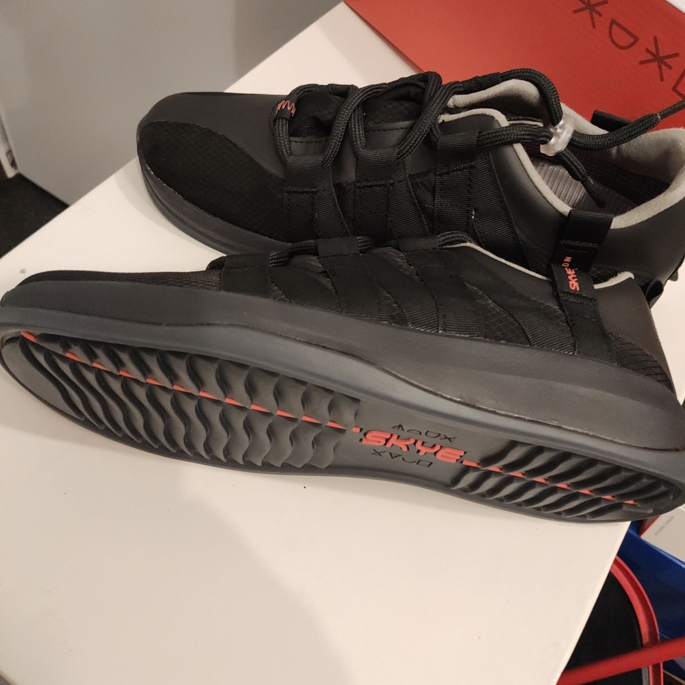 Stylish Black and Gray Men's Sneakers